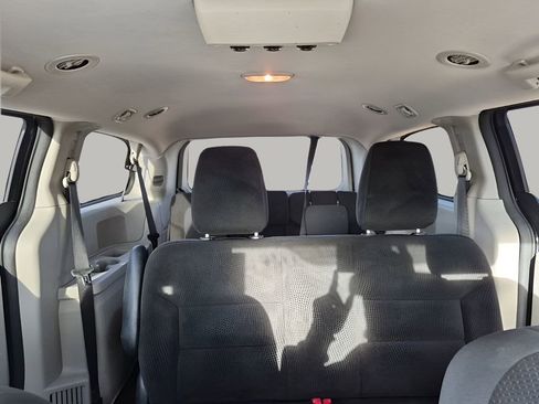 Used 2018 Dodge Grand Caravan SE w/ UConnect Hands-Free Group image 38