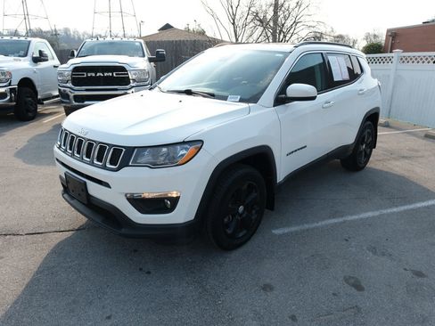 Used 2020 Jeep Compass Latitude w/ Cold Weather Group AWD/4WD image 11