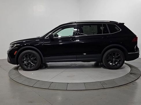 Certified 2024 Volkswagen Tiguan SE w/ Panoramic Sunroof Package image 2