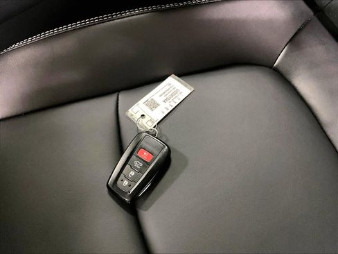 Used 2025 Toyota RAV4 XLE Premium image 31