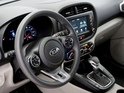 Used 2021 Kia Soul LX FWD image 13