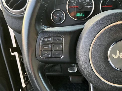 Used 2016 Jeep Wrangler Sahara w/ Connectivity Group image 10