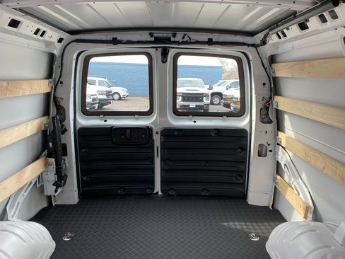 Used 2024 GMC Savana 2500 w/ Driver Convenience Package image 8