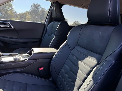 New 2025 Mitsubishi Outlander SE image 30