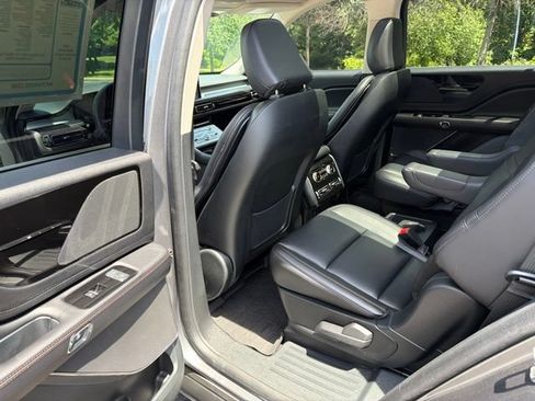 Used 2024 Lincoln Aviator AWD w/ Premium Package image 22