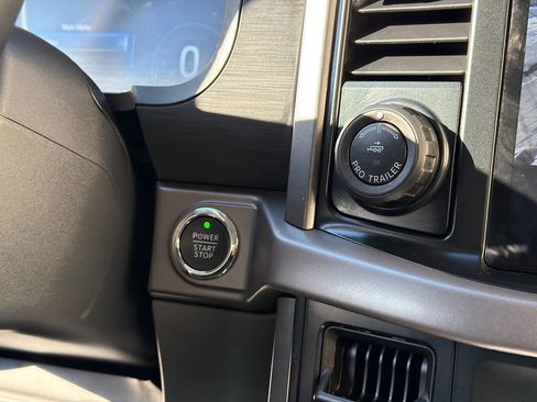 Used 2025 Ford F150 Lightning XLT image 27