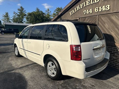 Used 2010 Dodge Grand Caravan SXT FWD image 2