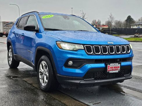 Used 2024 Jeep Compass Latitude image 3