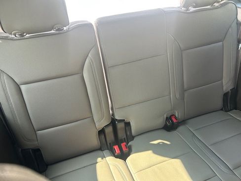 Used 2023 GMC Yukon SLT w/ SLT Premium Package RWD image 9