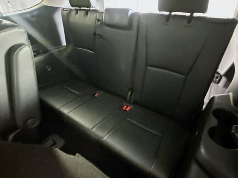 Used 2025 Toyota Highlander XLE image 30