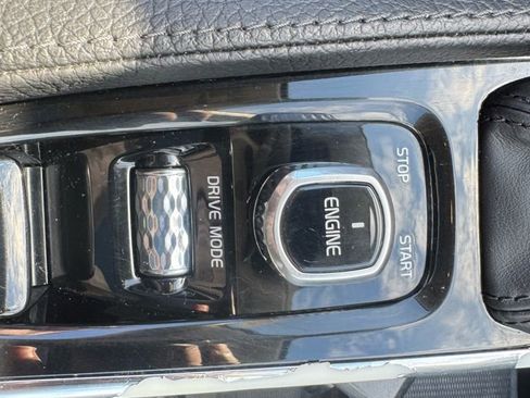 Used 2017 Volvo XC90 T6 Momentum w/ Vision Package image 27