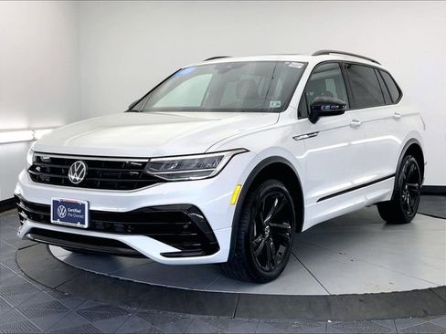 Certified 2023 Volkswagen Tiguan SE R-Line AWD/4WD image 2