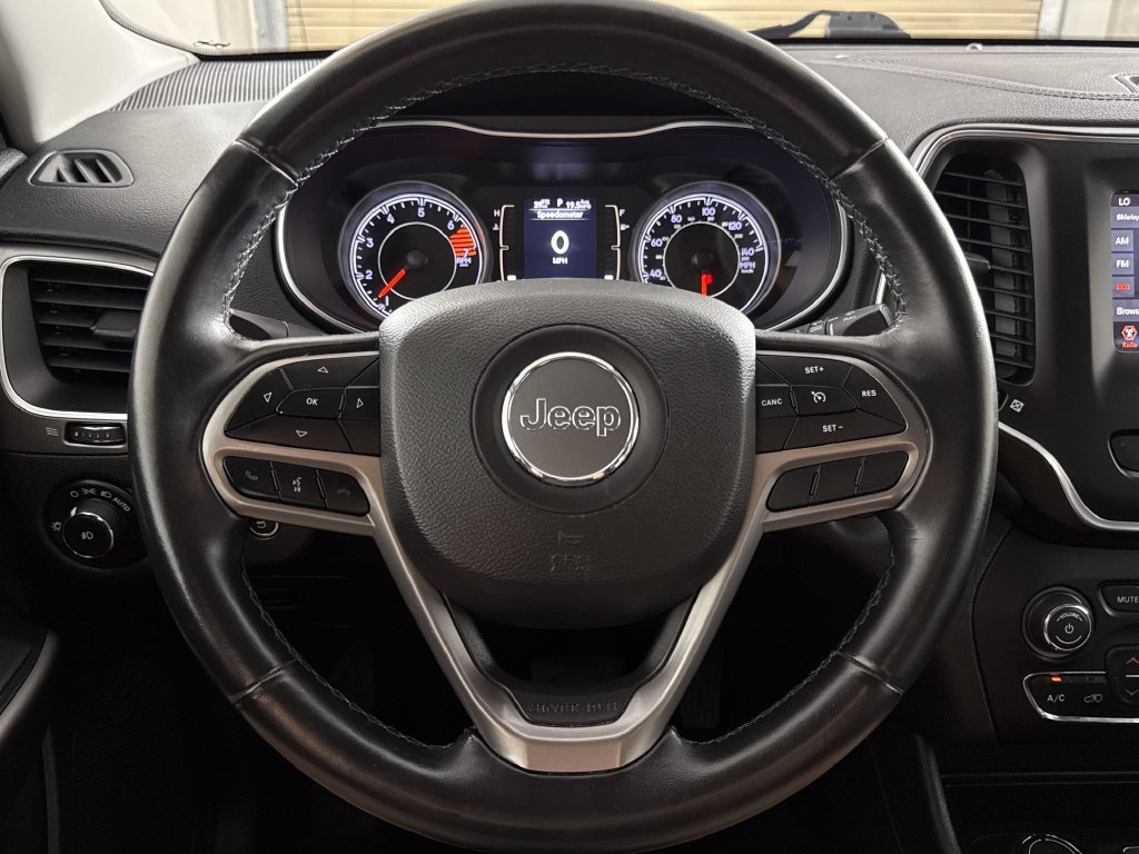 Used 2019 Jeep Cherokee Latitude Plus w/ Comfort/Convenience Group AWD/4WD image 15