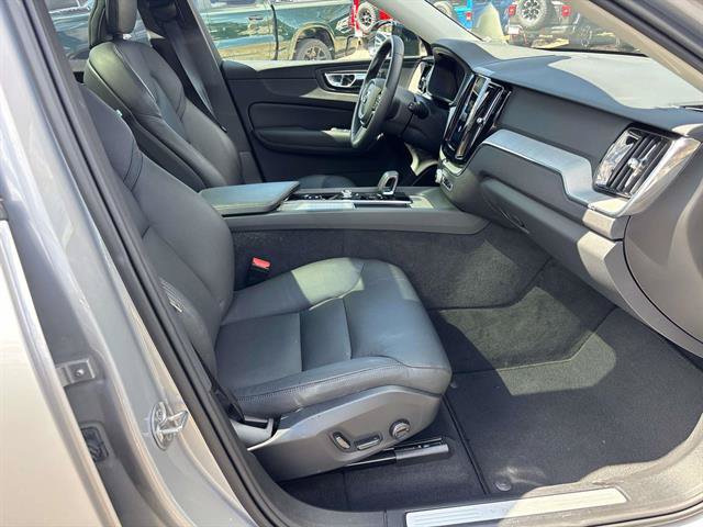 Used 2025 Volvo XC60 B5 Plus AWD/4WD image 15