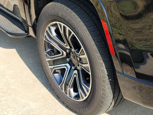 New 2025 Jeep Wagoneer 4WD w/ Convenience Group I image 5