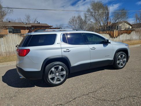 Used 2018 GMC Acadia SLT image 3
