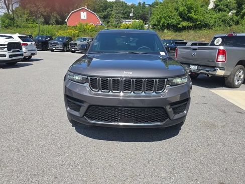 Certified 2025 Jeep Grand Cherokee Laredo X AWD/4WD image 2