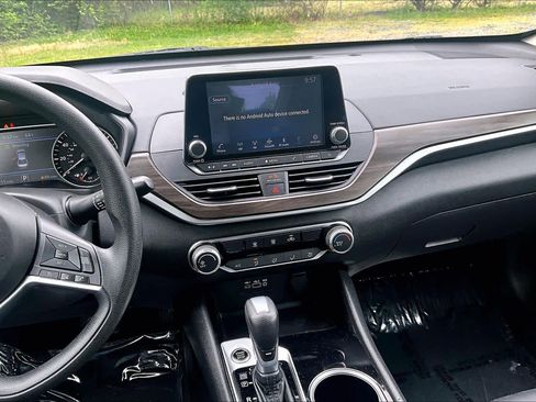 Used 2024 Nissan Altima 2.5 SV FWD image 7