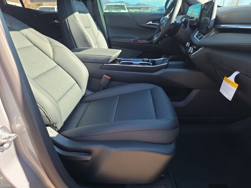 New 2026 Chevrolet Equinox LT w/ Convenience Package II image 31