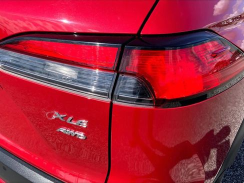 Used 2023 Toyota Corolla Cross XLE w/ Convenience Package AWD/4WD image 30
