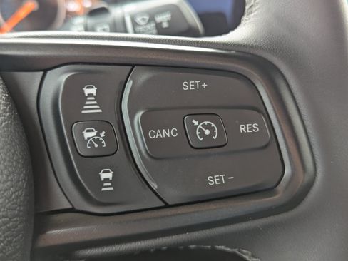 Used 2025 Jeep Wrangler Unlimited Rubicon AWD/4WD image 23