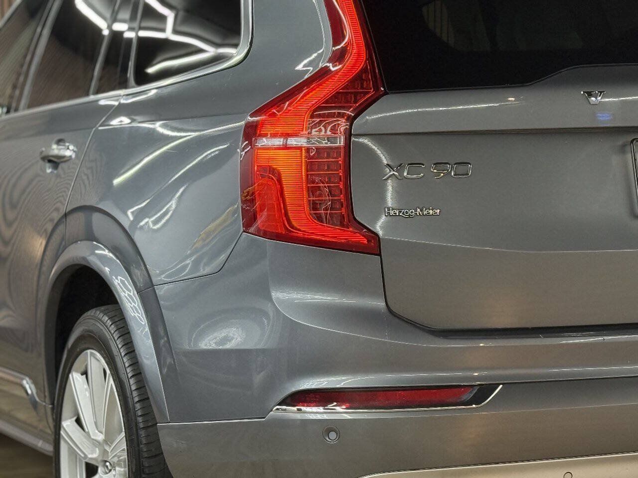 Used 2016 Volvo XC90 T6 Inscription w/ Vision Package AWD/4WD image 16