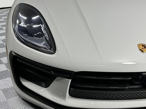 Certified 2025 Porsche Macan AWD/4WD image 11
