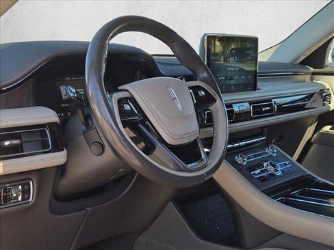 Used 2020 Lincoln Aviator Reserve w/ Equipment Group 202A image 9
