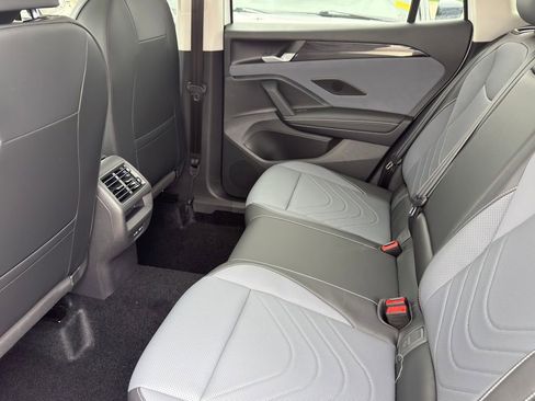New 2026 Volkswagen Tiguan SE FWD image 24