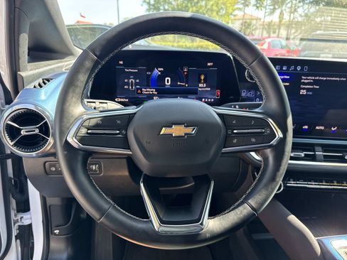 Used 2026 Chevrolet Equinox EV LT FWD image 14