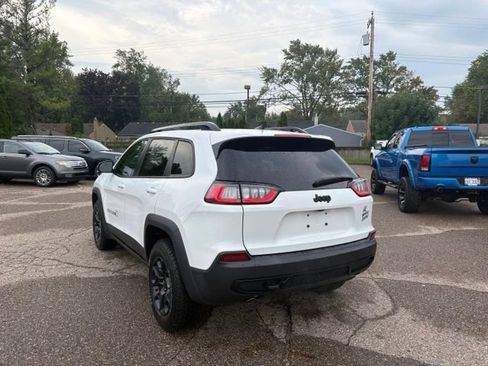 Used 2022 Jeep Cherokee Latitude AWD/4WD image 3