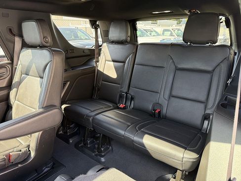 Used 2024 GMC Yukon Denali w/ Advanced Technology Package AWD/4WD image 44
