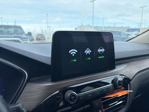 Used 2020 Ford Escape Titanium image 12