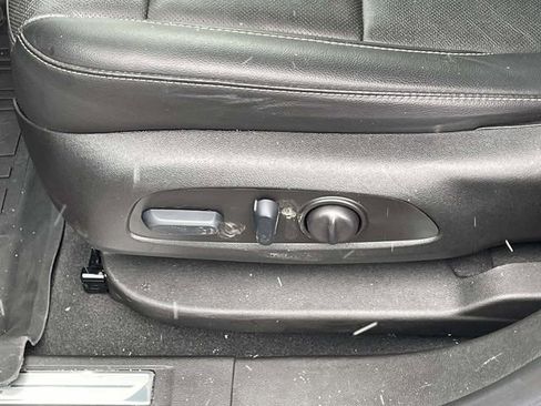 Used 2023 GMC Acadia SLT image 16