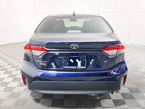 Used 2025 Toyota Corolla LE FWD image 4