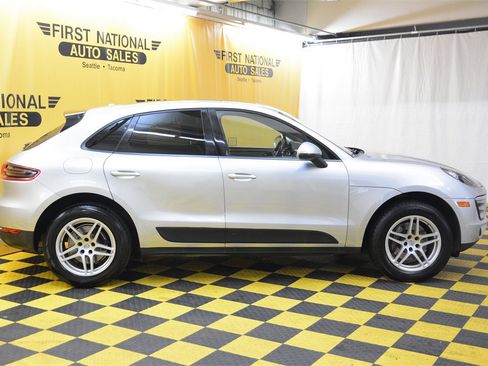 Used 2018 Porsche Macan image 11