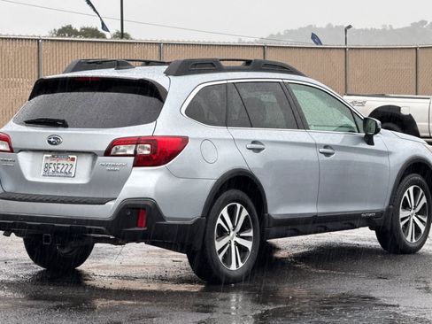 Used 2018 Subaru Outback 3.6R Limited AWD/4WD image 3