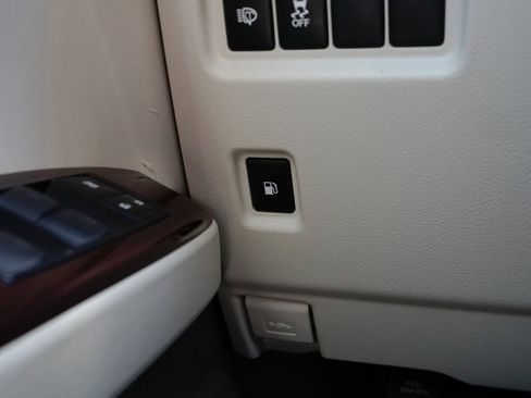 Used 2019 Lexus GX 460 Premium w/ Premium Package image 21