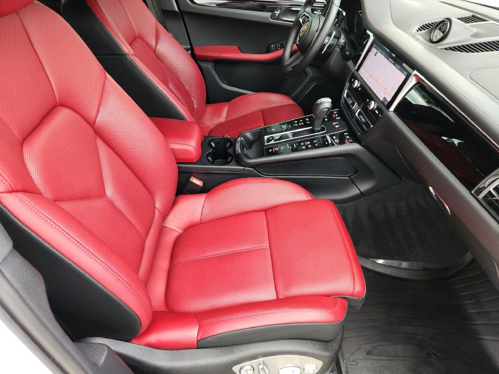 Used 2024 Porsche Macan Turbo AWD/4WD image 13