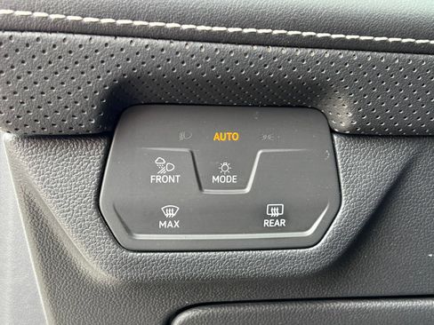 Used 2024 Volkswagen Atlas SE AWD/4WD image 20