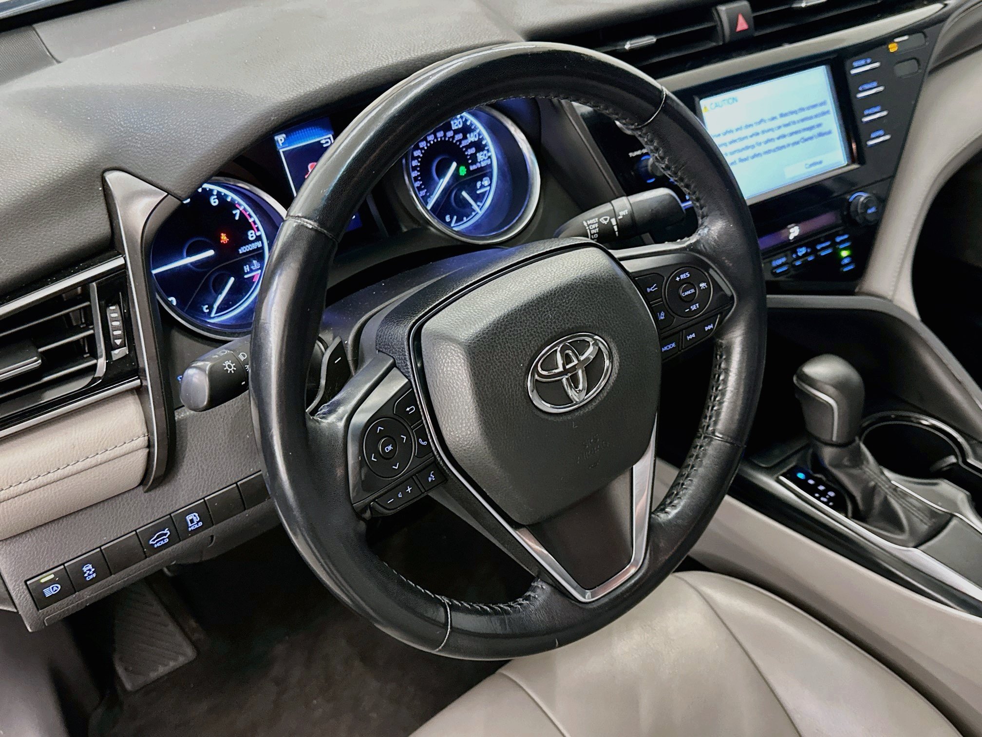 Used 2019 Toyota Camry SE w/ Carpet Mat Package FWD image 18