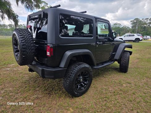 Used 2011 Jeep Wrangler Rubicon w/ PWR Convenience Group AWD/4WD image 4