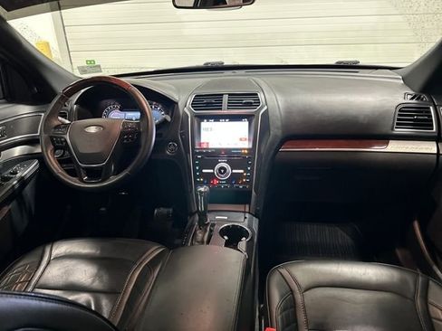 Used 2018 Ford Explorer Platinum image 15