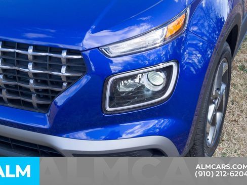 Used 2025 Hyundai Venue Limited image 11