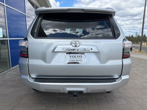 Used 2018 Toyota 4Runner SR5 AWD/4WD image 6