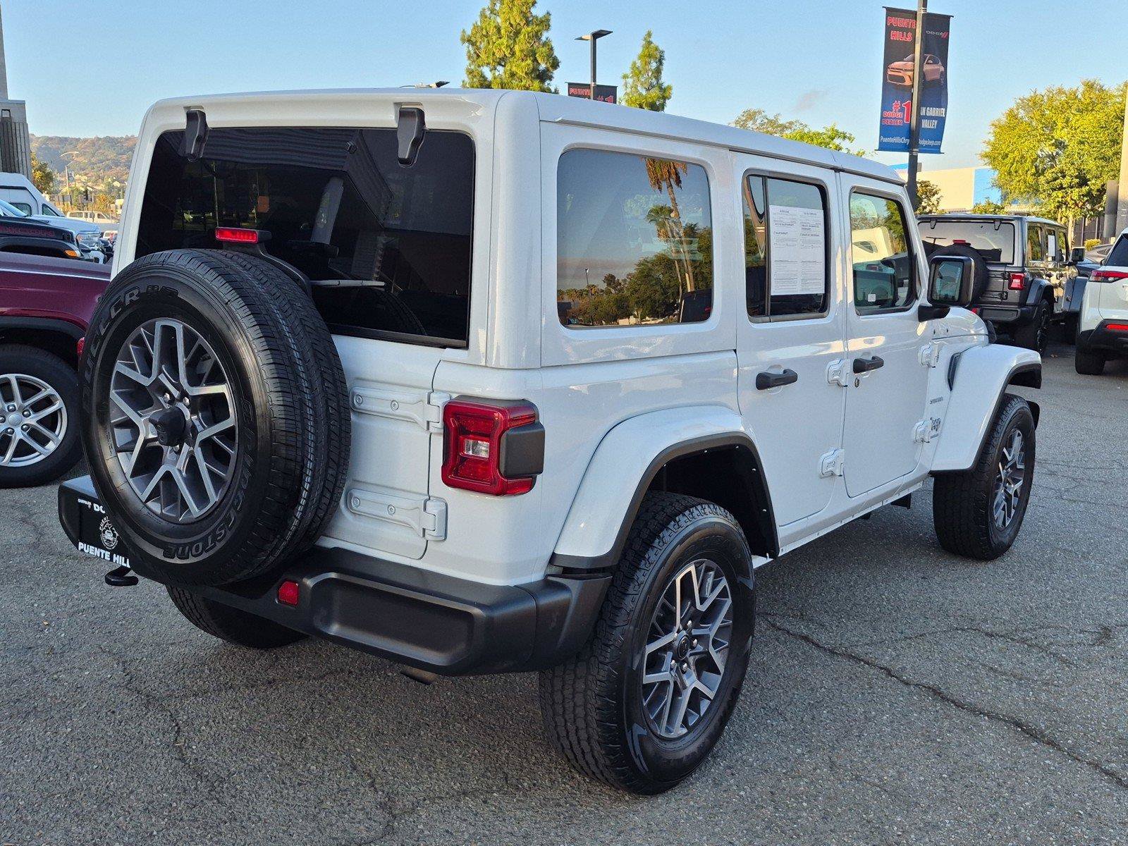 Used 2024 Jeep Wrangler Unlimited Sahara AWD/4WD image 6