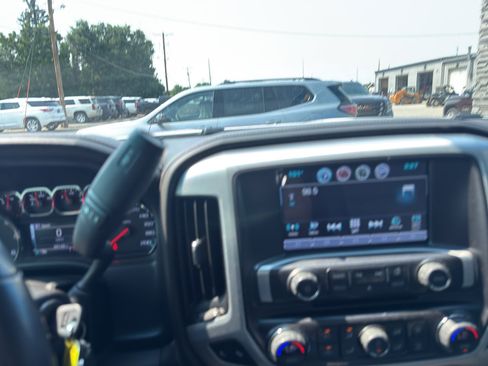 Used 2018 GMC Sierra 1500 SLT AWD/4WD image 19