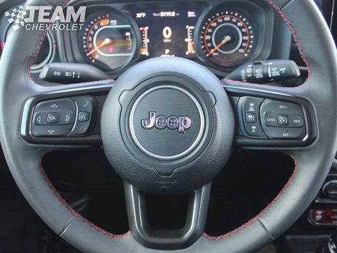 Used 2024 Jeep Wrangler Unlimited Rubicon AWD/4WD image 2