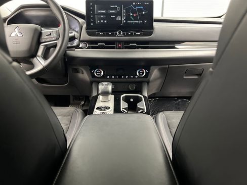Used 2025 Mitsubishi Outlander SE AWD/4WD image 43