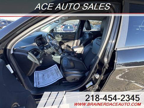 Used 2020 Jeep Cherokee Trailhawk w/ Cold Weather Group image 12